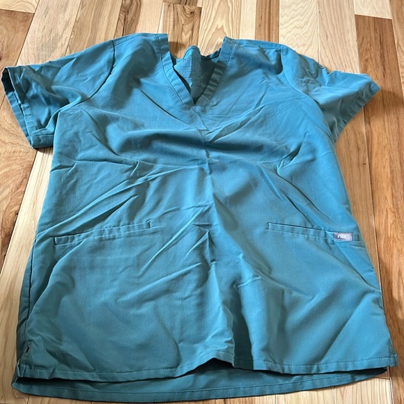 Figs Tops - Figs two pocket top